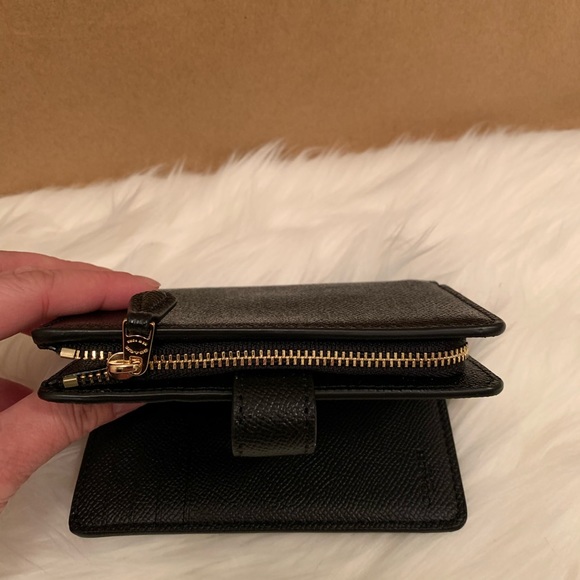 💕🛍 NEW💕 COACH WALLET - Picture 2 of 7